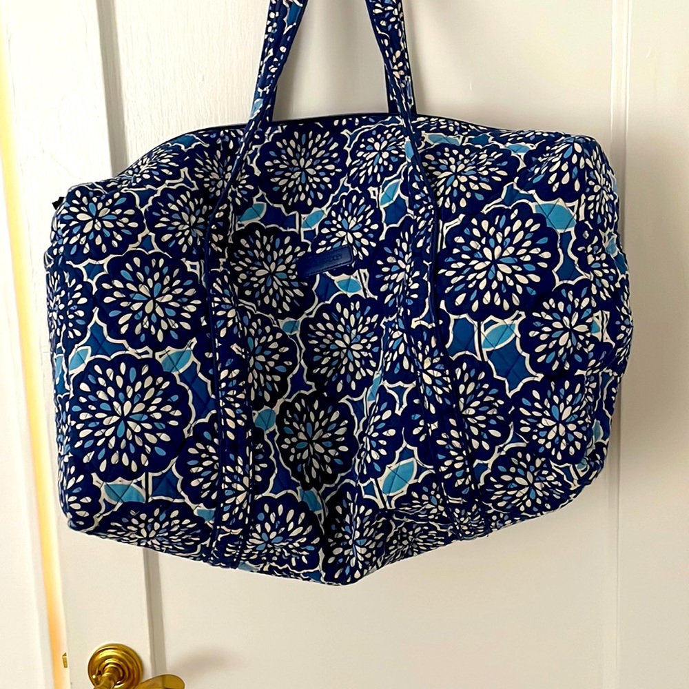 VERA BRADLEY DUFFLE
